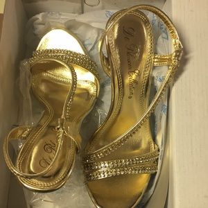 De Bloom Collection women’s shoe